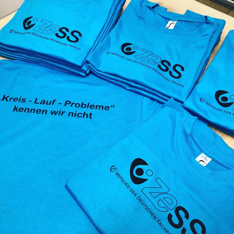 tshirt bedruckt mit logo und text